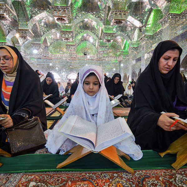 انس زنان با قرآن و نقش آن در تربیت نسل آینده