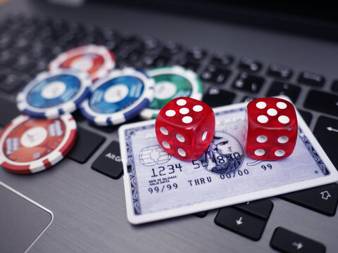 فتوکامنت آسیب های قمار اینترنتی و راهکارها
